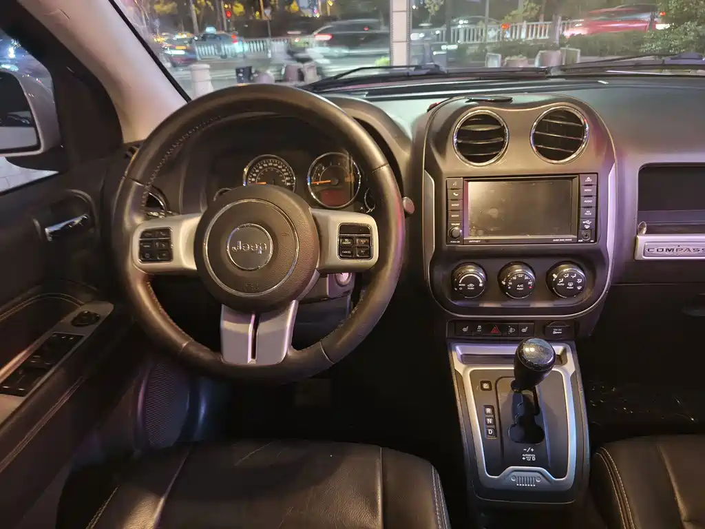 Jeep Compass (Import) — миниатюра 11