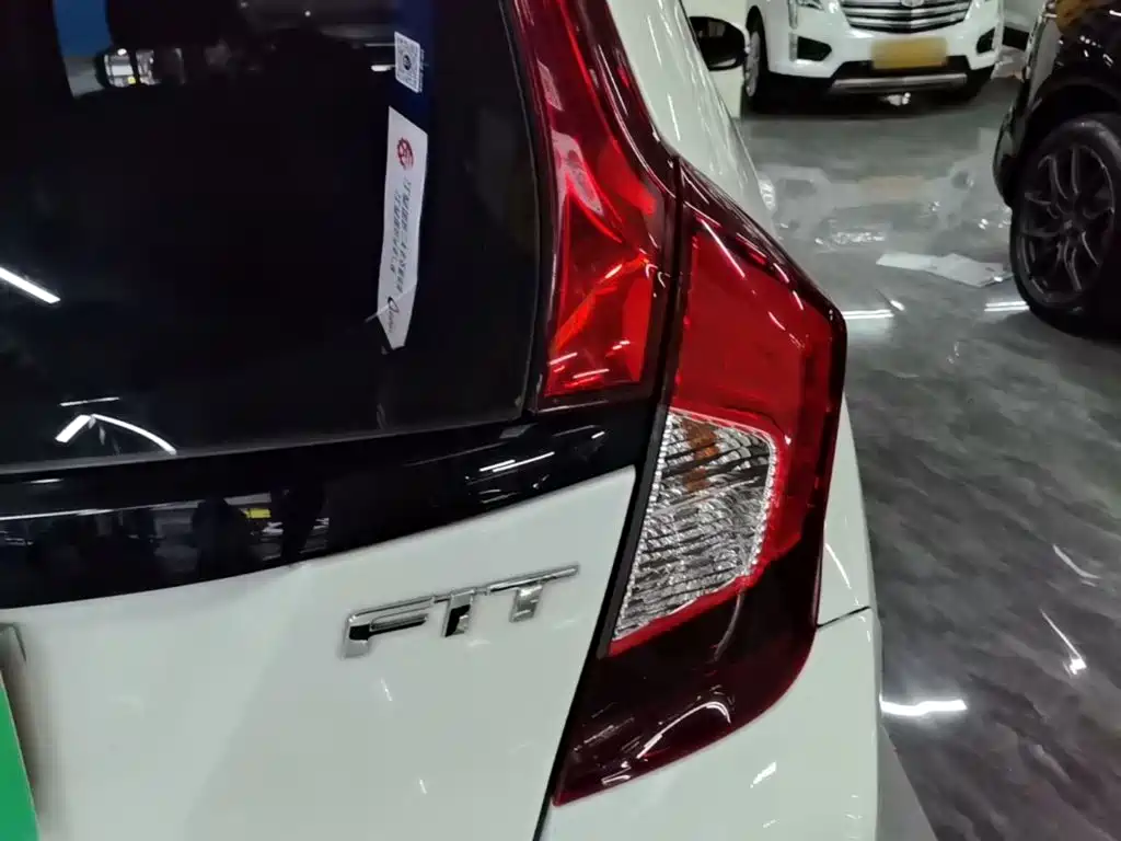 Honda Fit — миниатюра 8
