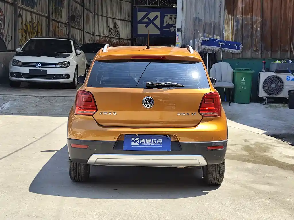 Volkswagen Polo 2014 1.6L Cross Polo AT