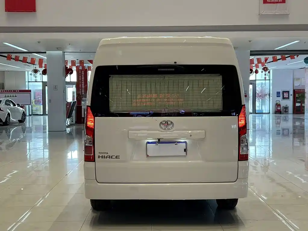 Toyota HiAce 2019 3.5L AT
