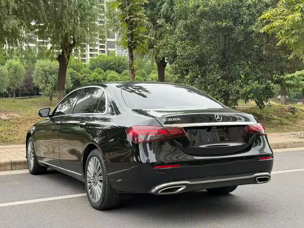 Mercedes-Benz E-Class — миниатюра 7