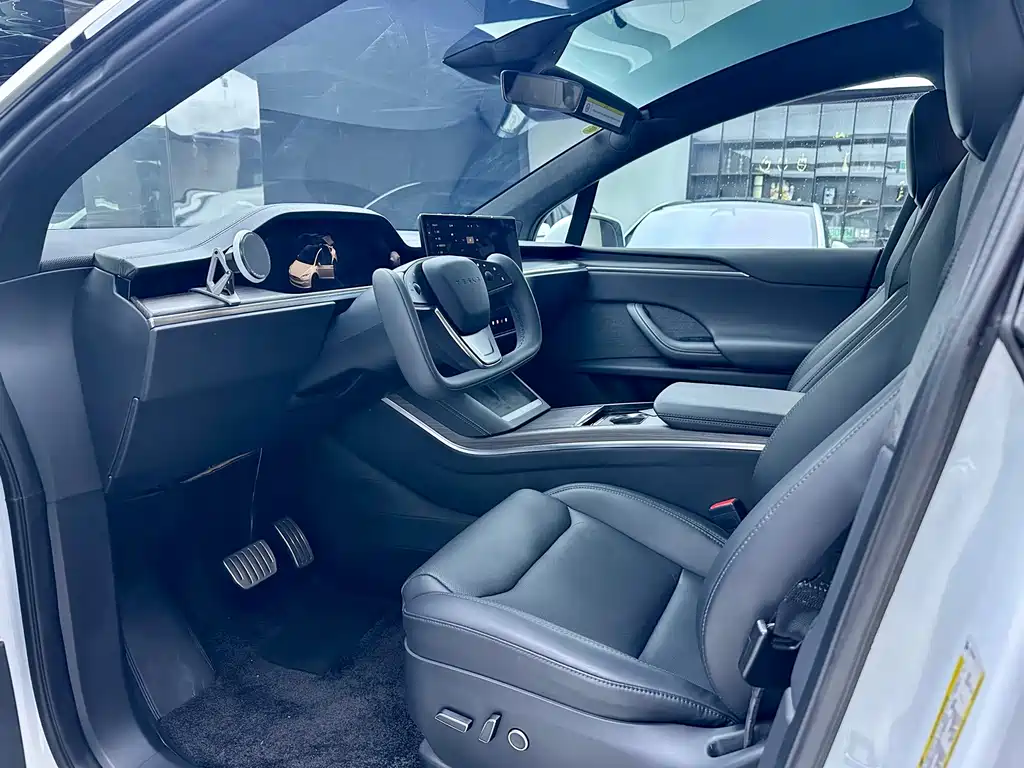 Tesla Model X — миниатюра 17