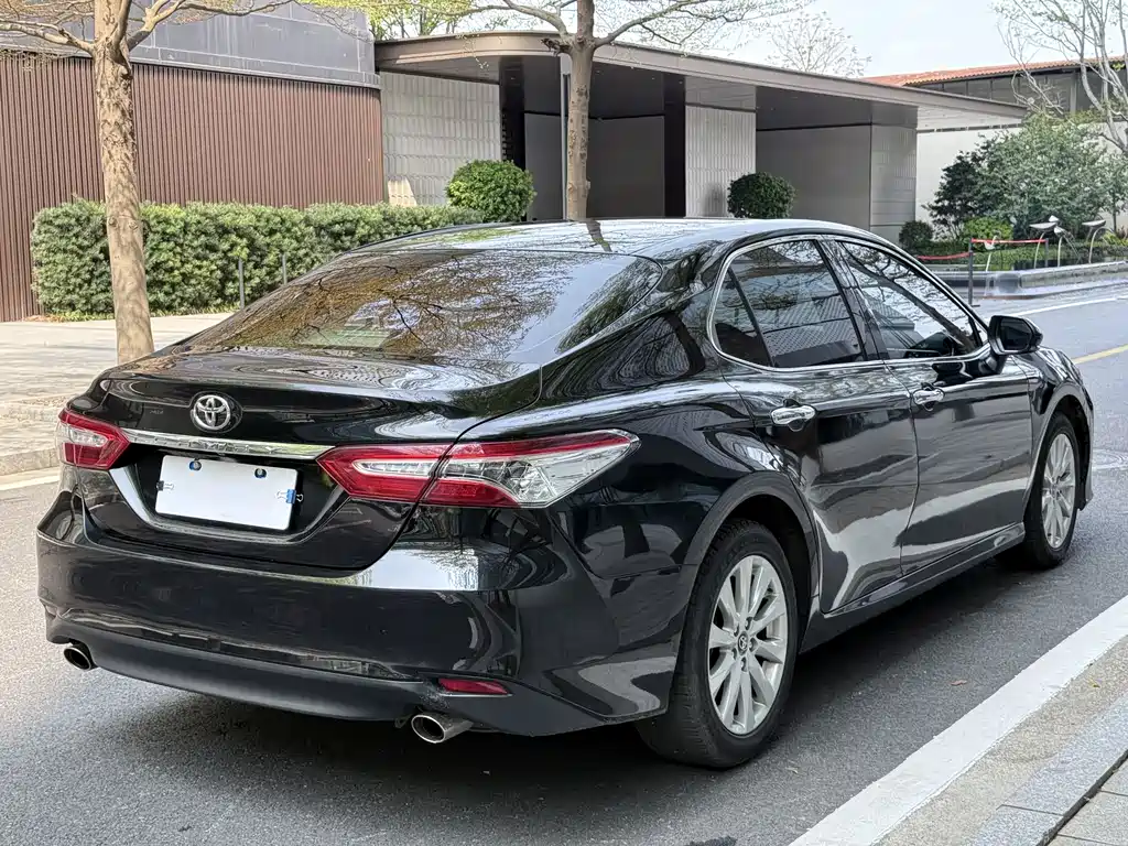 TOYOTA CAMRY