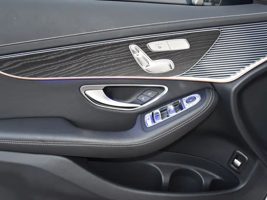 Mercedes-Benz EQC — миниатюра 13