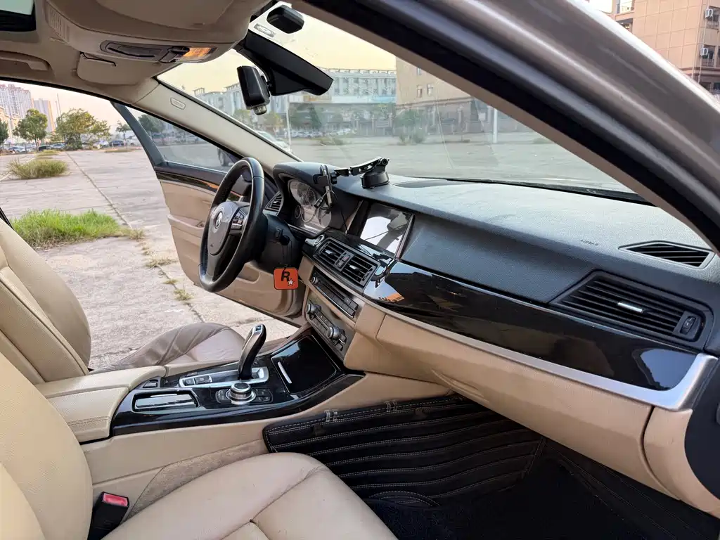 BMW 5 Series — миниатюра 17