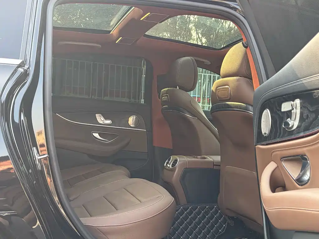Mercedes-Benz E-Class — миниатюра 16