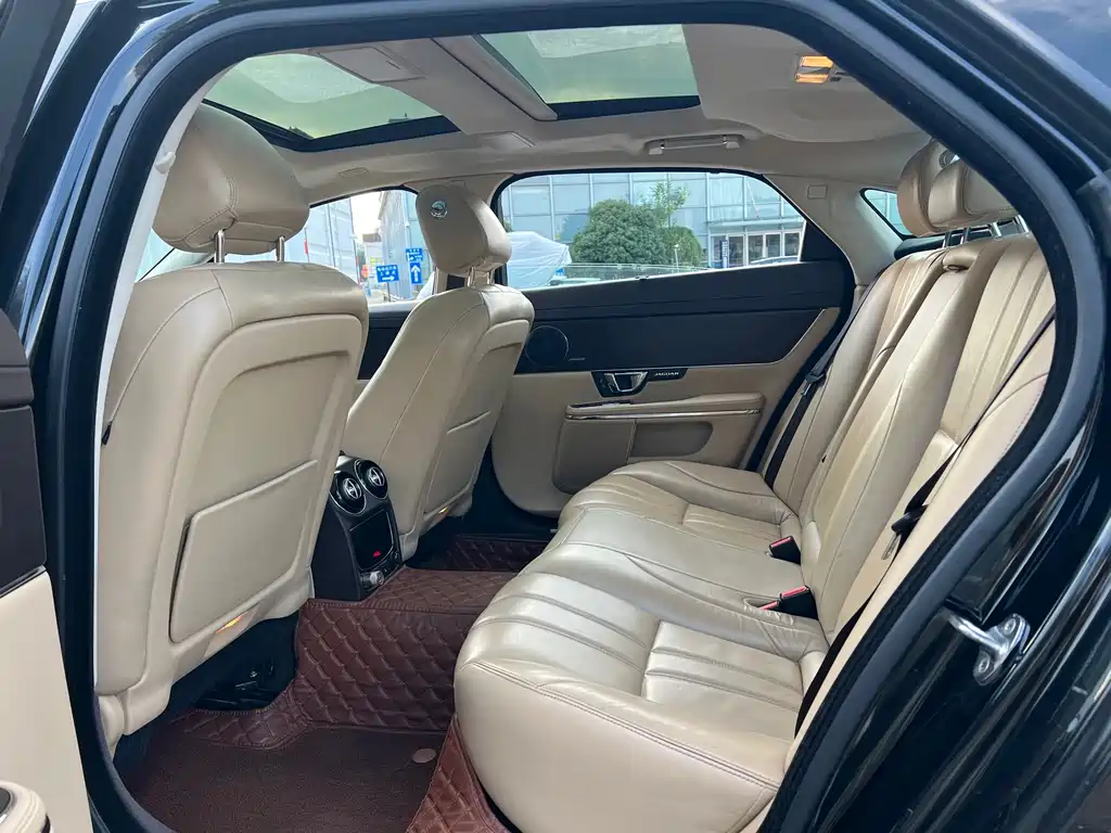 Jaguar XJ — миниатюра 9