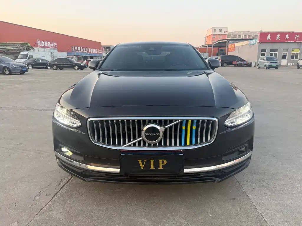 VOLVO S90