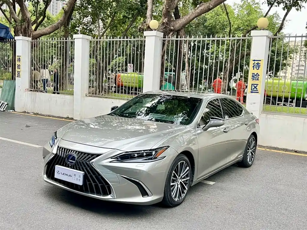 Lexus ES 2023