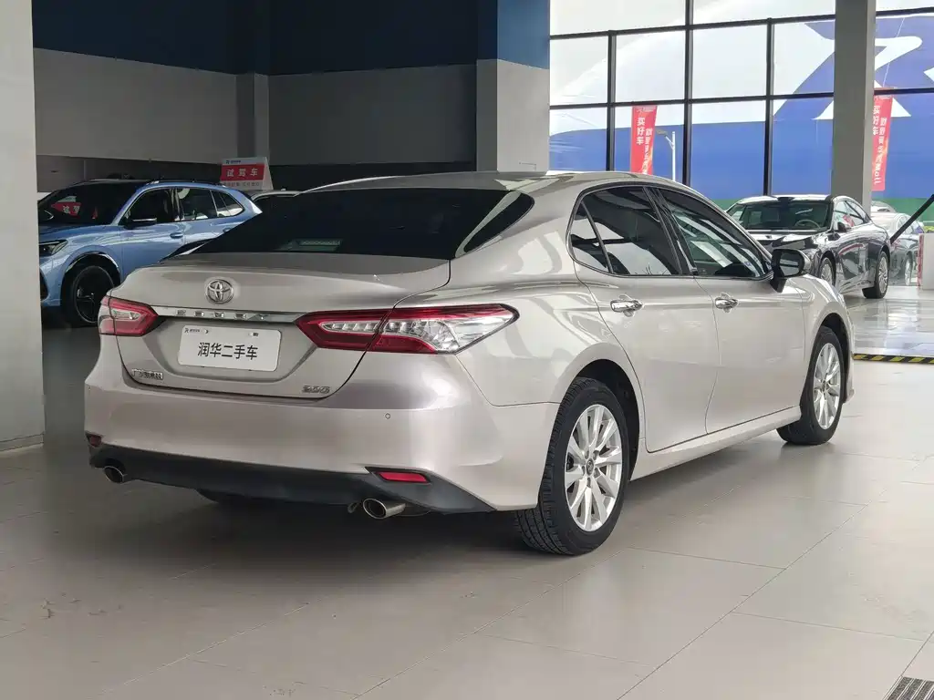 Toyota Camry — миниатюра 5