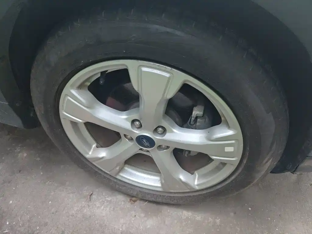 Ford Kuga — миниатюра 24