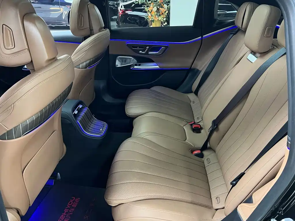 Mercedes-Benz E-Class — миниатюра 10