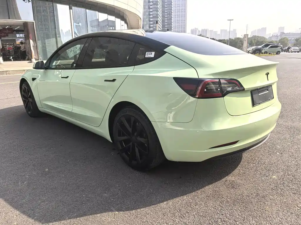 Tesla Model 3 — миниатюра 7