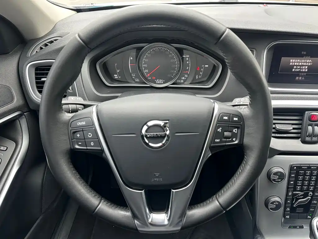 VOLVO V40