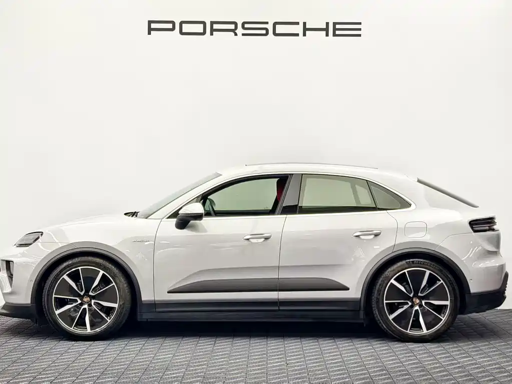 Porsche Macan 2024 Macan 4