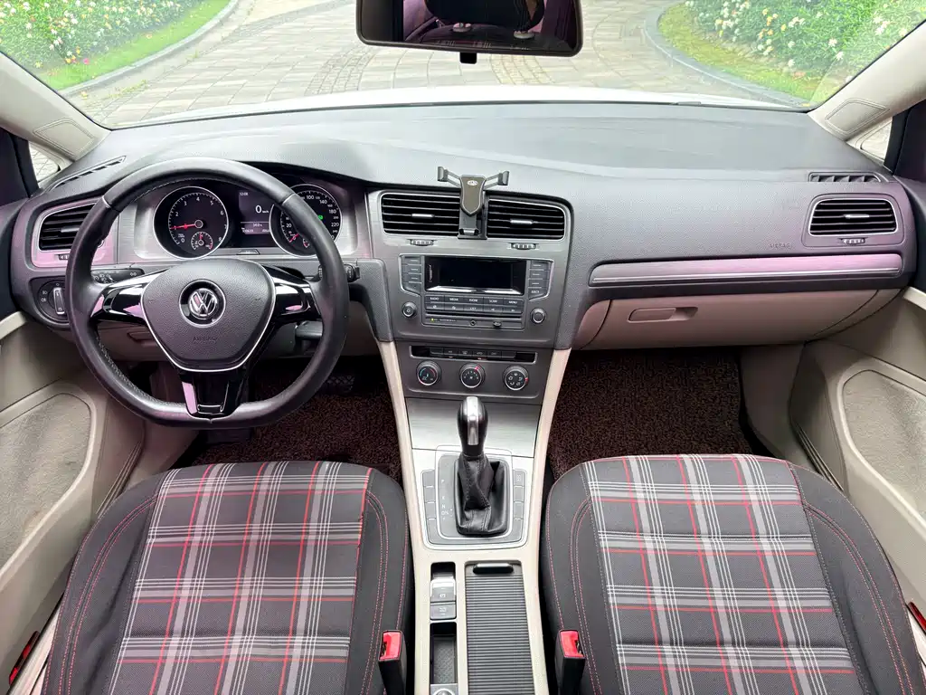 Volkswagen Golf 2015 1.4TSI AT Comfort