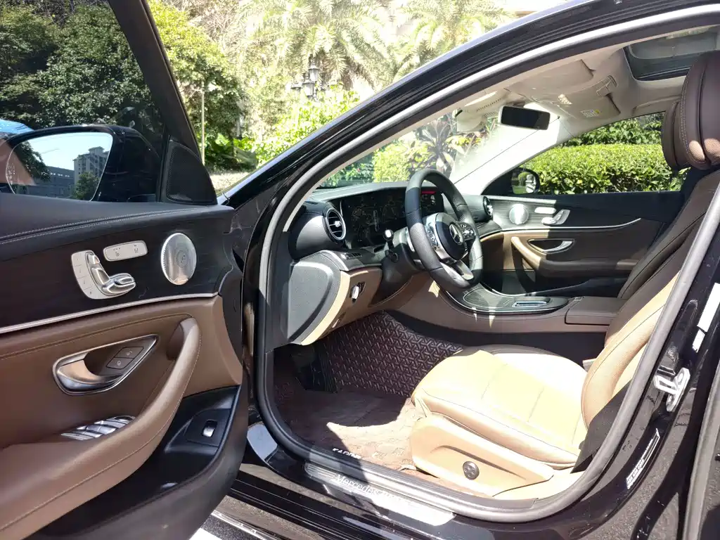 Mercedes-Benz E-Class — миниатюра 8