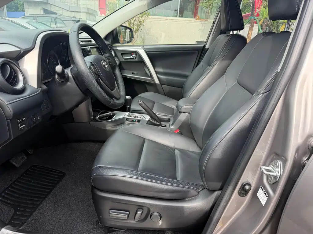 Toyota RAV4 — миниатюра 13