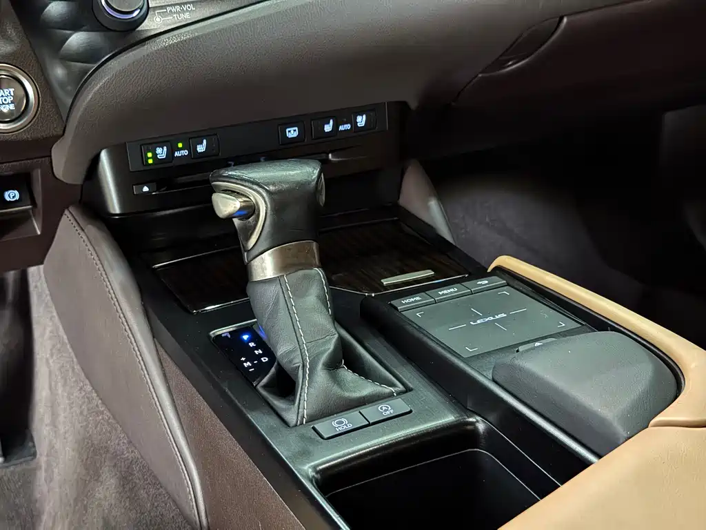 Lexus ES 2020 200 Luxury