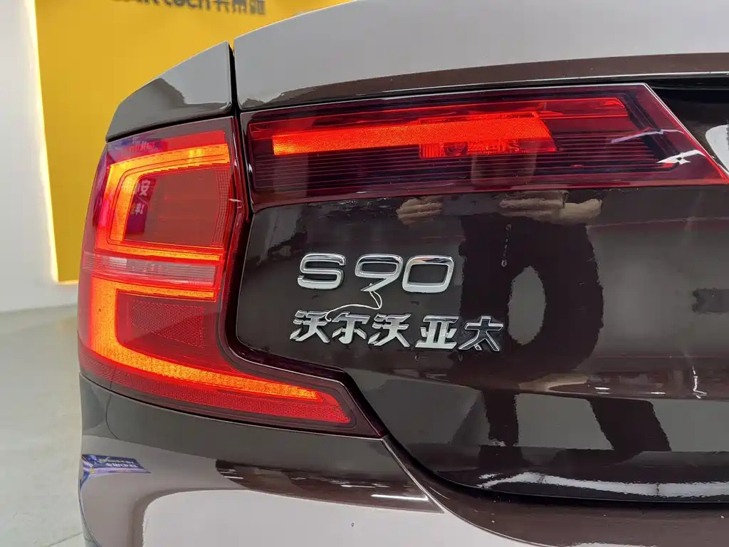 Volvo S90 PHEV — миниатюра 9