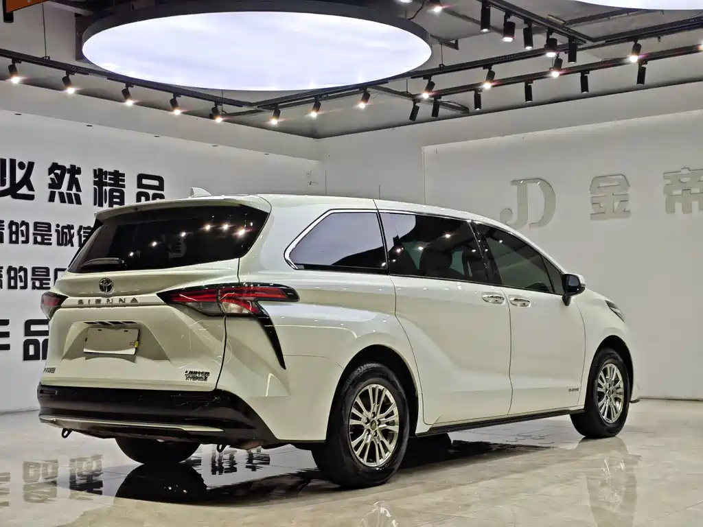 Toyota Sienna — миниатюра 13