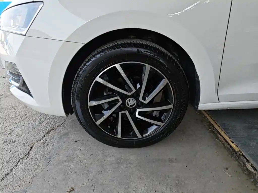 Skoda Rapid Spaceback — миниатюра 23