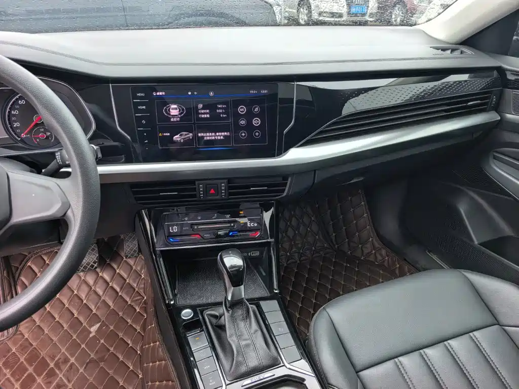 Volkswagen Passat PHEV — миниатюра 11