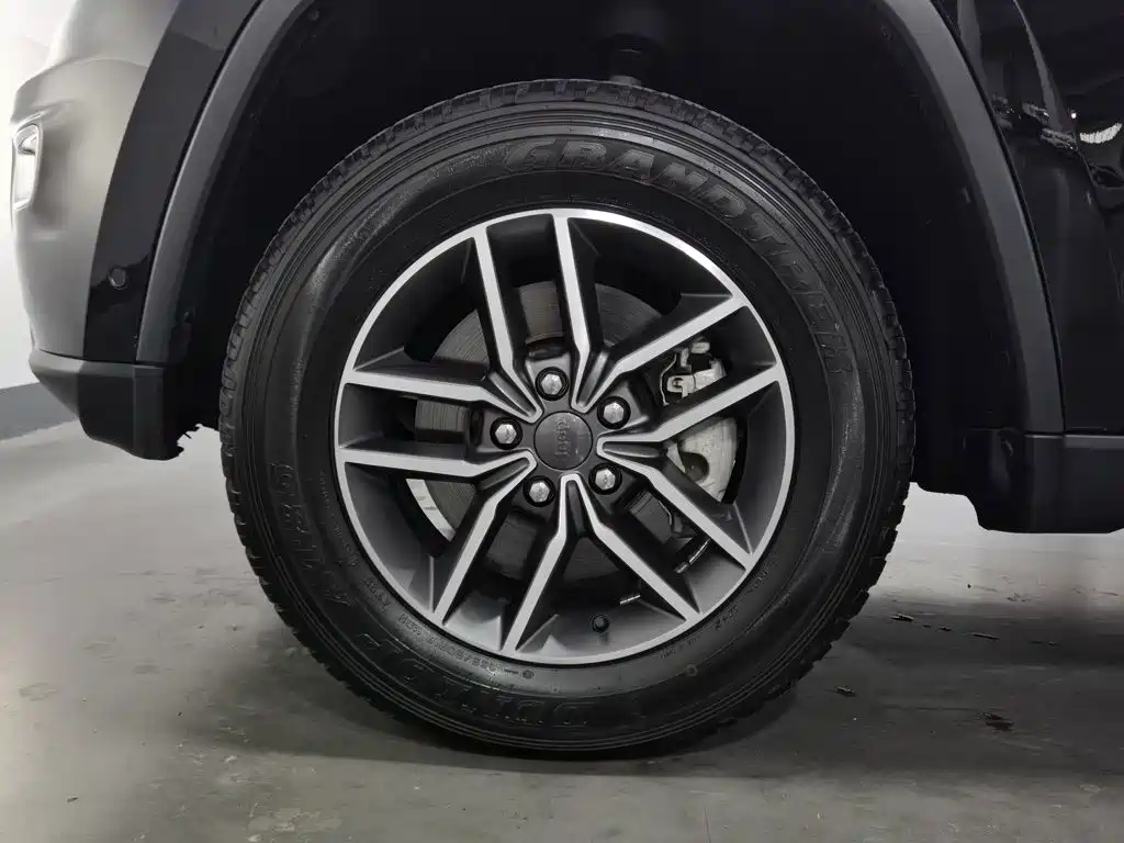 Jeep Grand Cherokee (Import) — миниатюра 17