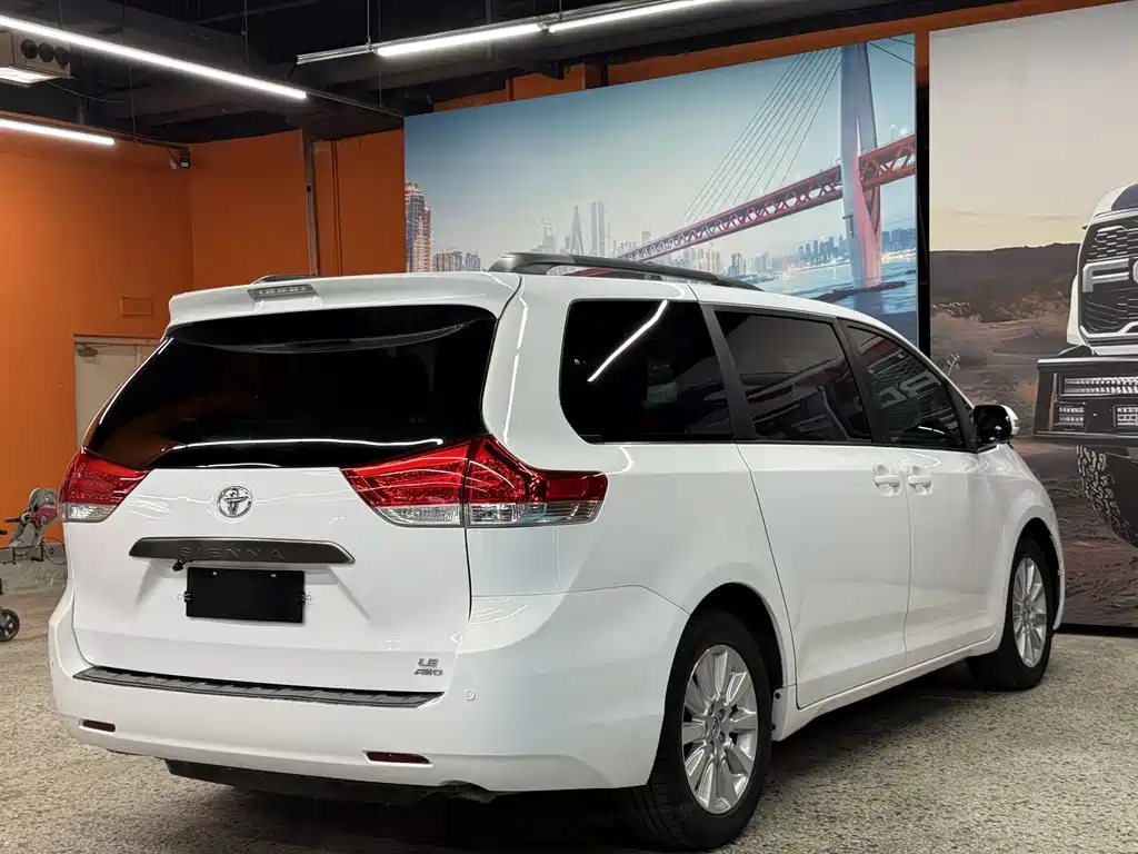 Toyota Sienna 2013 3.5L AT