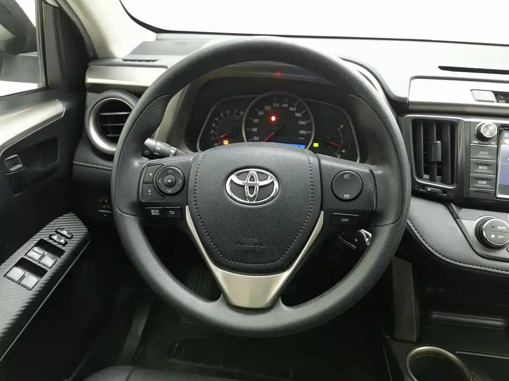 Toyota RAV4 — миниатюра 11