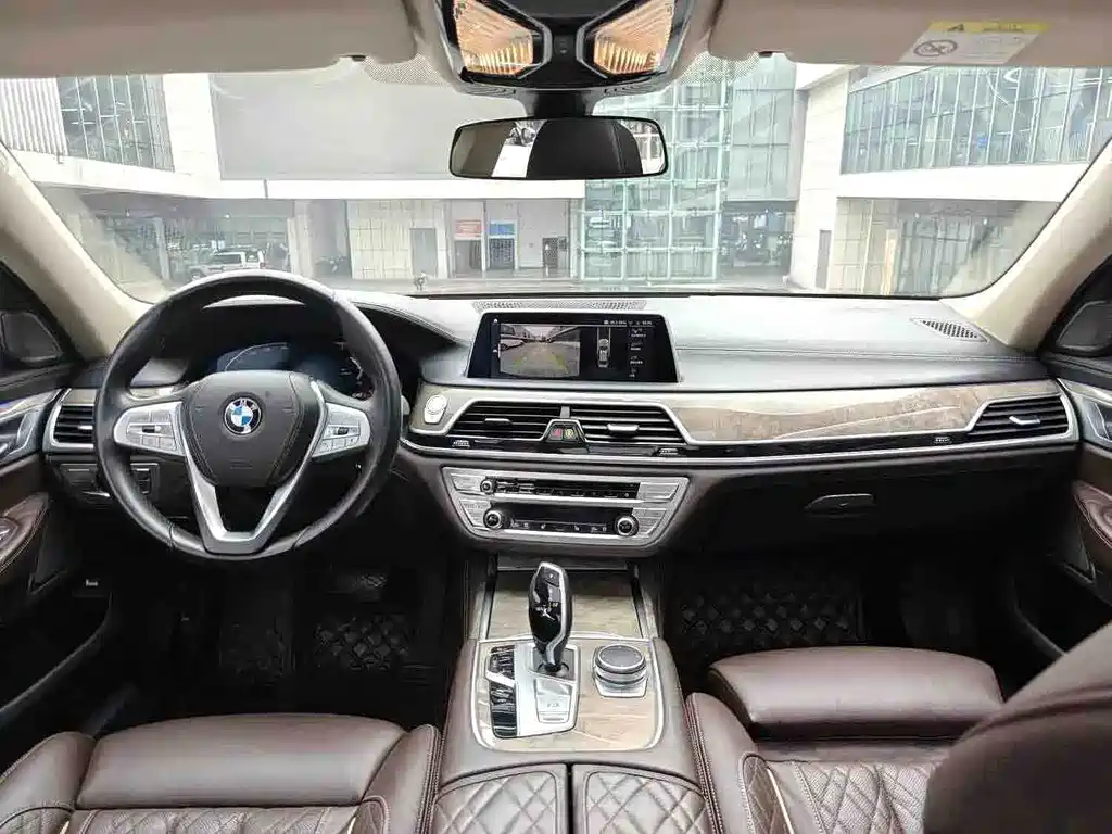 BMW 7 Series — миниатюра 4
