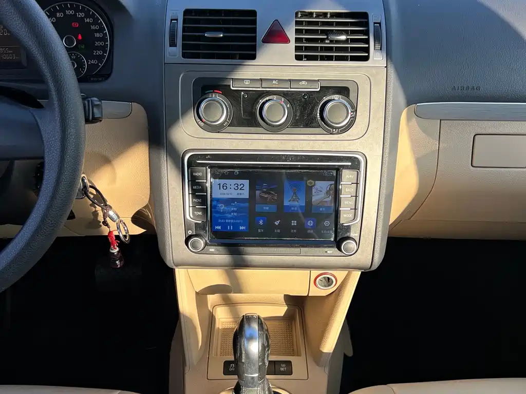 Volkswagen Touran — миниатюра 11