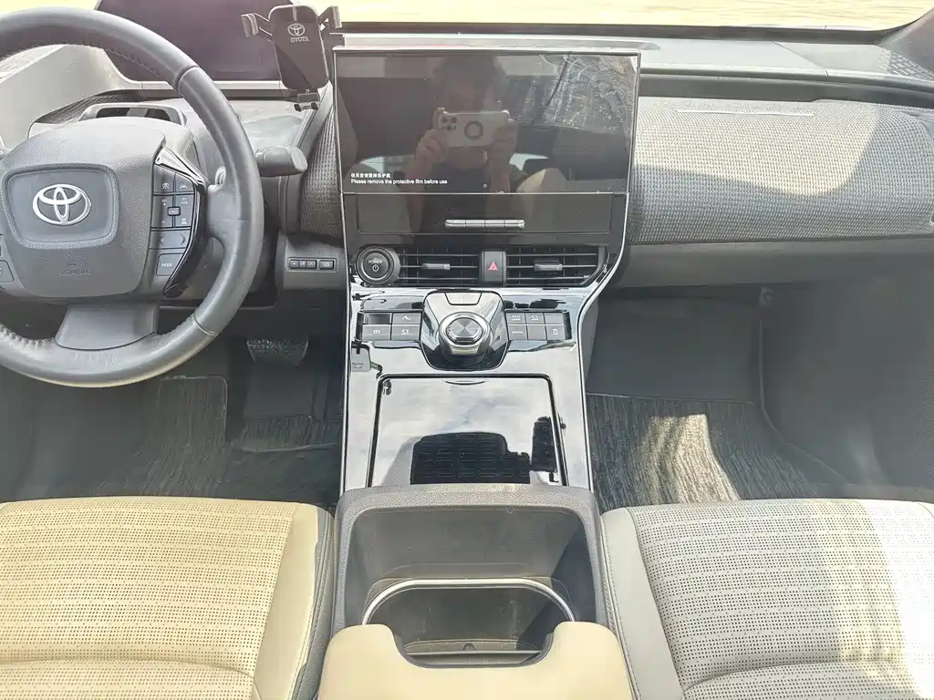 Toyota bZ4X — миниатюра 13