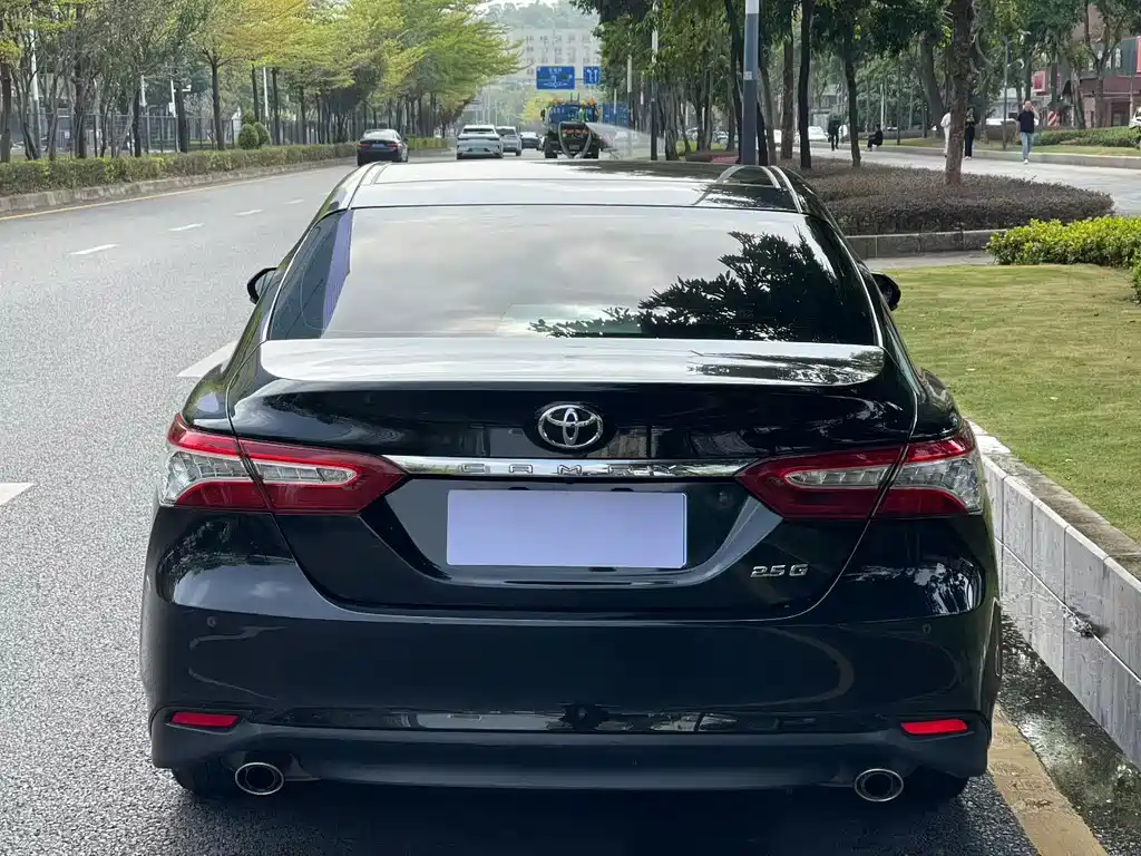 TOYOTA CAMRY