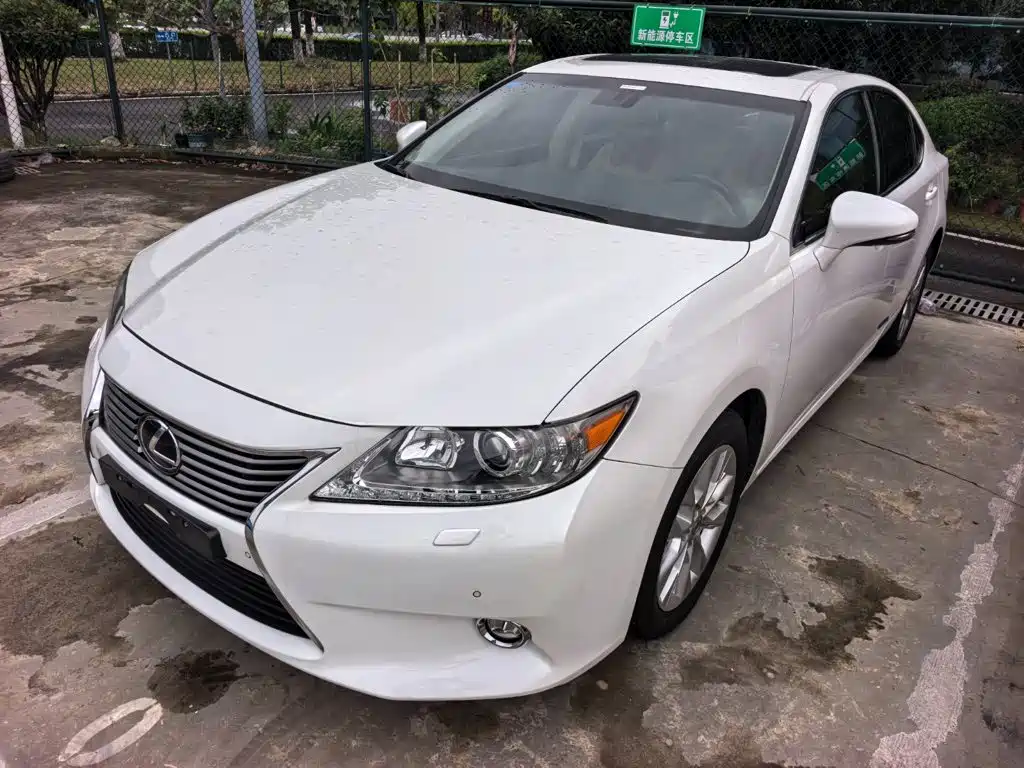 Lexus ES