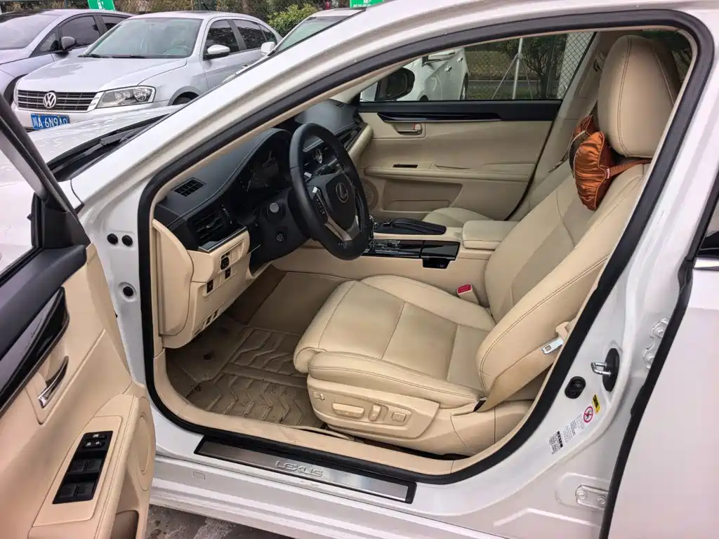 Lexus ES — миниатюра 8