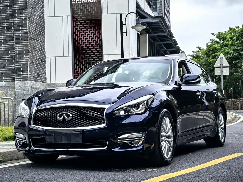 Infiniti Q70 2016