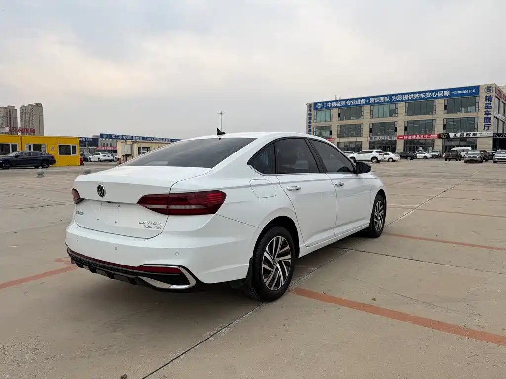 Volkswagen Lavida — миниатюра 4