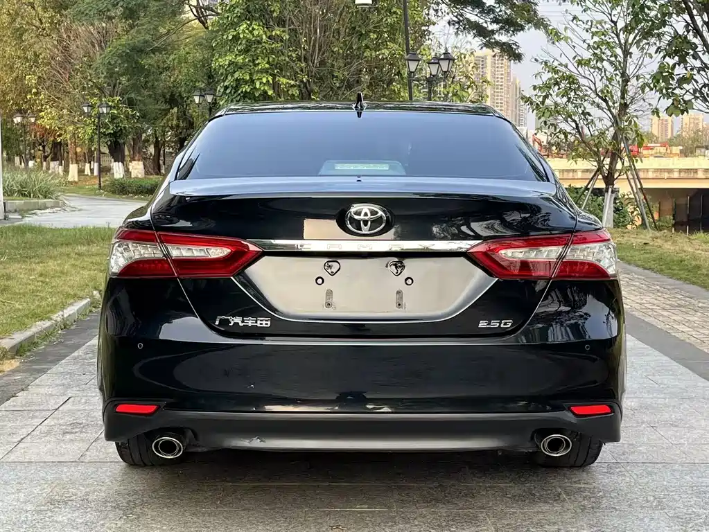 TOYOTA CAMRY