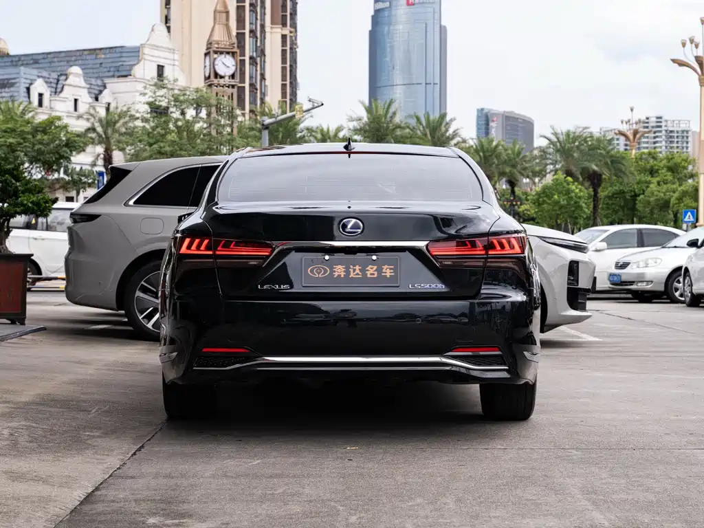 Lexus LS — миниатюра 5