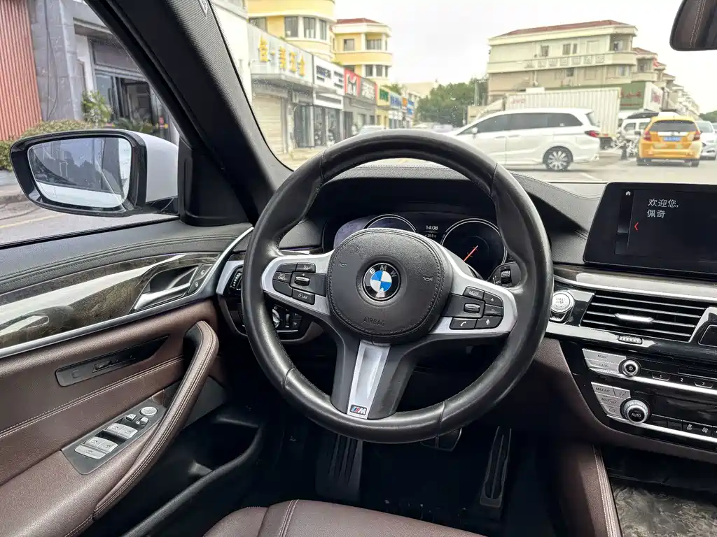 BMW 5 Series — миниатюра 12
