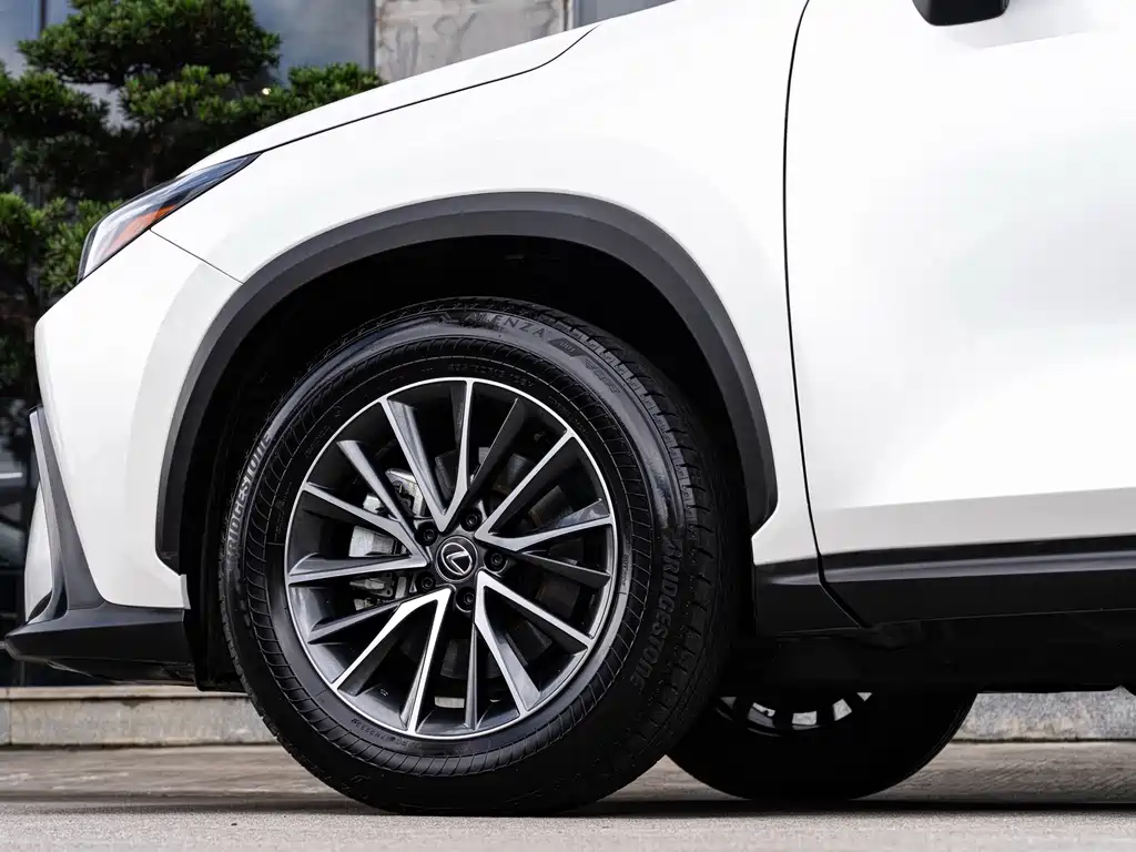 Lexus NX — миниатюра 8
