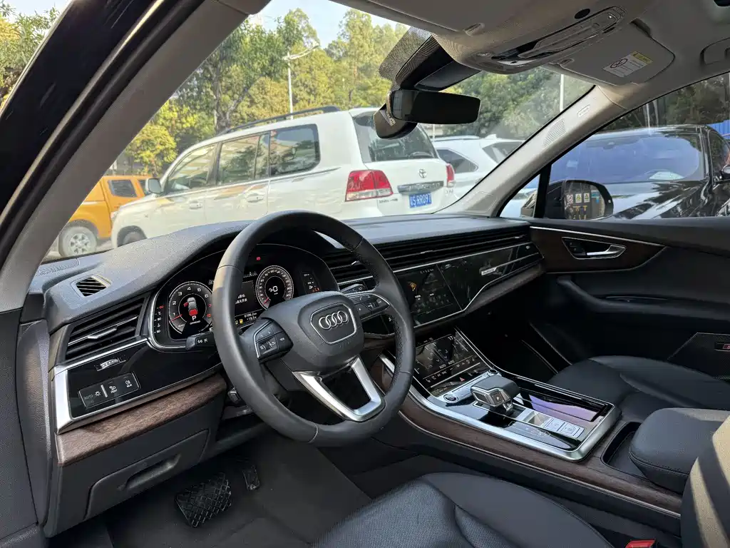 Audi Q7 2023 55 TFSI quattro S line Sport