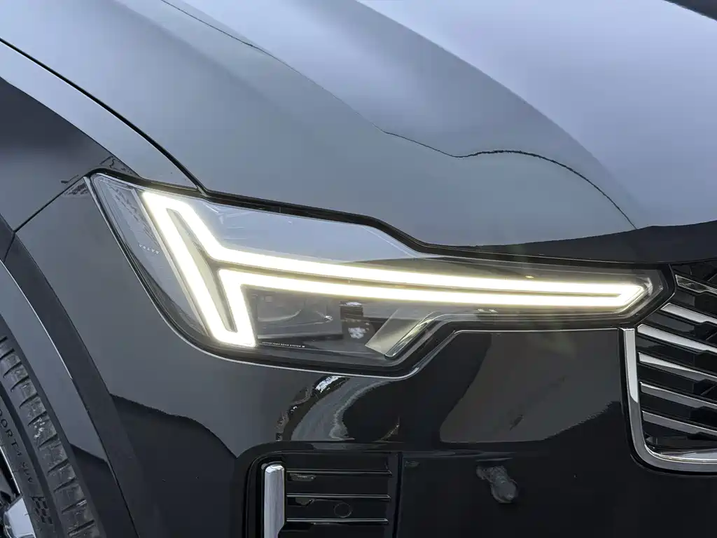Volvo XC90 PHEV — миниатюра 8