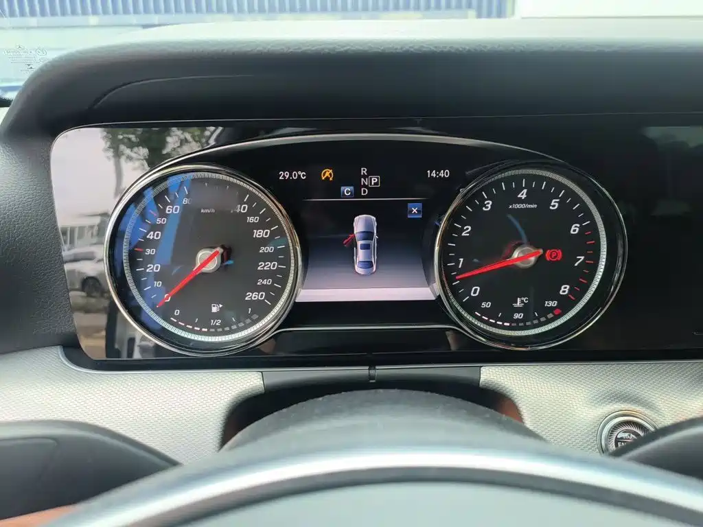 Mercedes-Benz E-Class — миниатюра 4