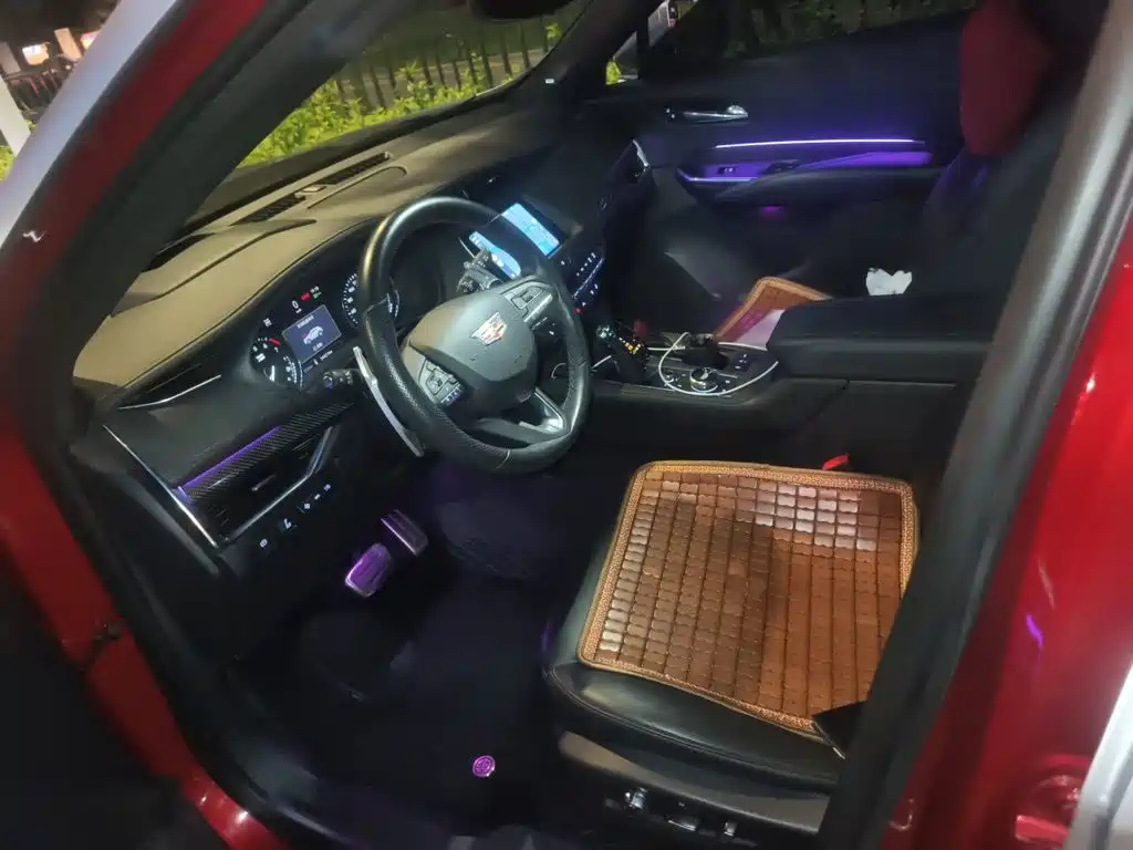 Cadillac XT4 — миниатюра 8