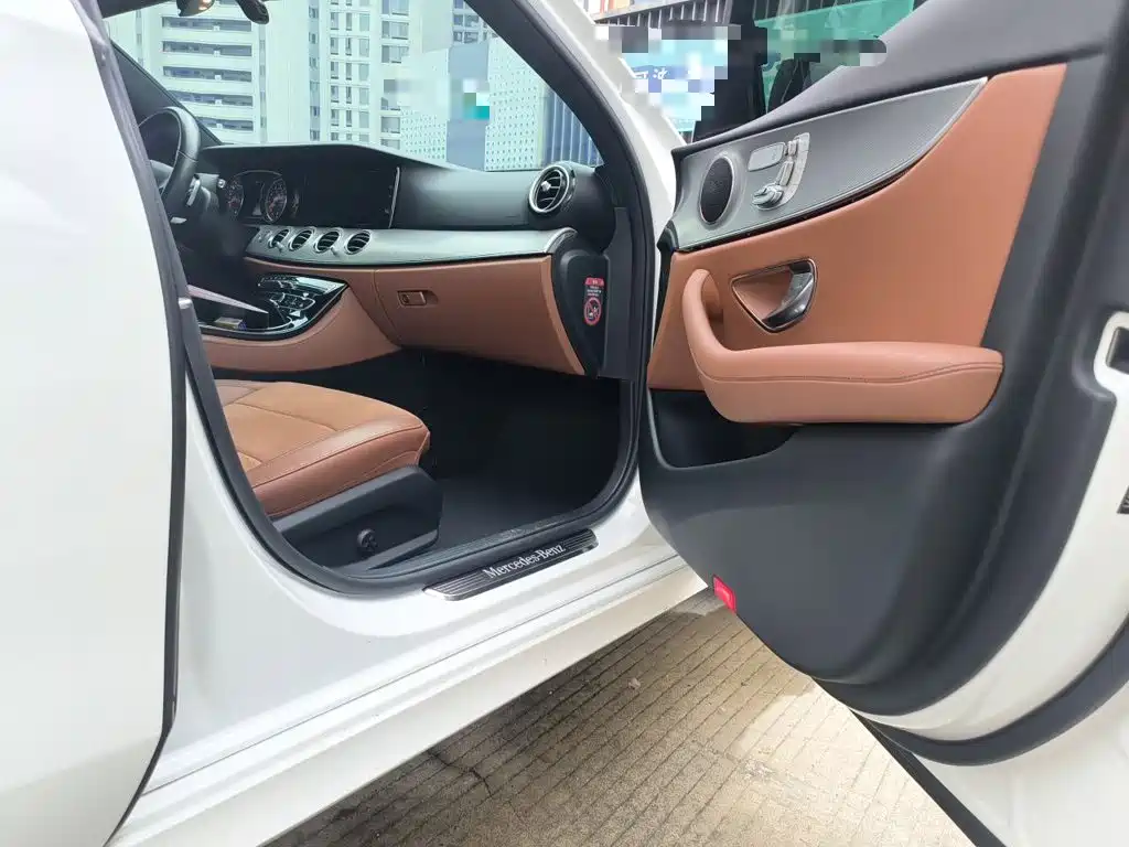 Mercedes-Benz E-Class — миниатюра 18