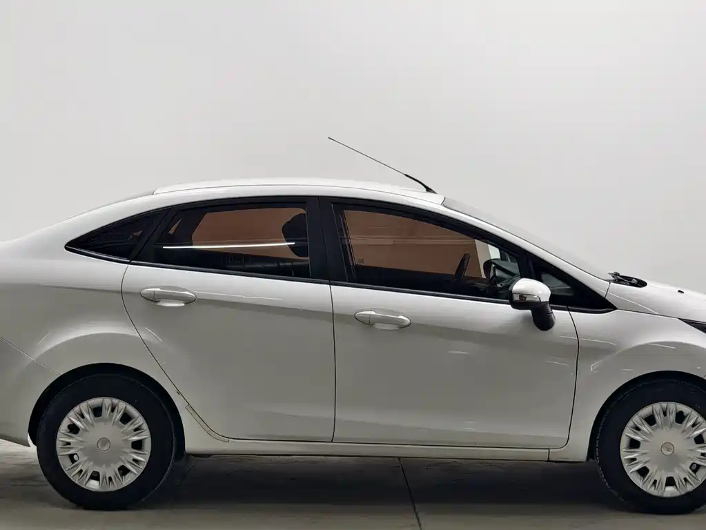 Ford Fiesta — миниатюра 8