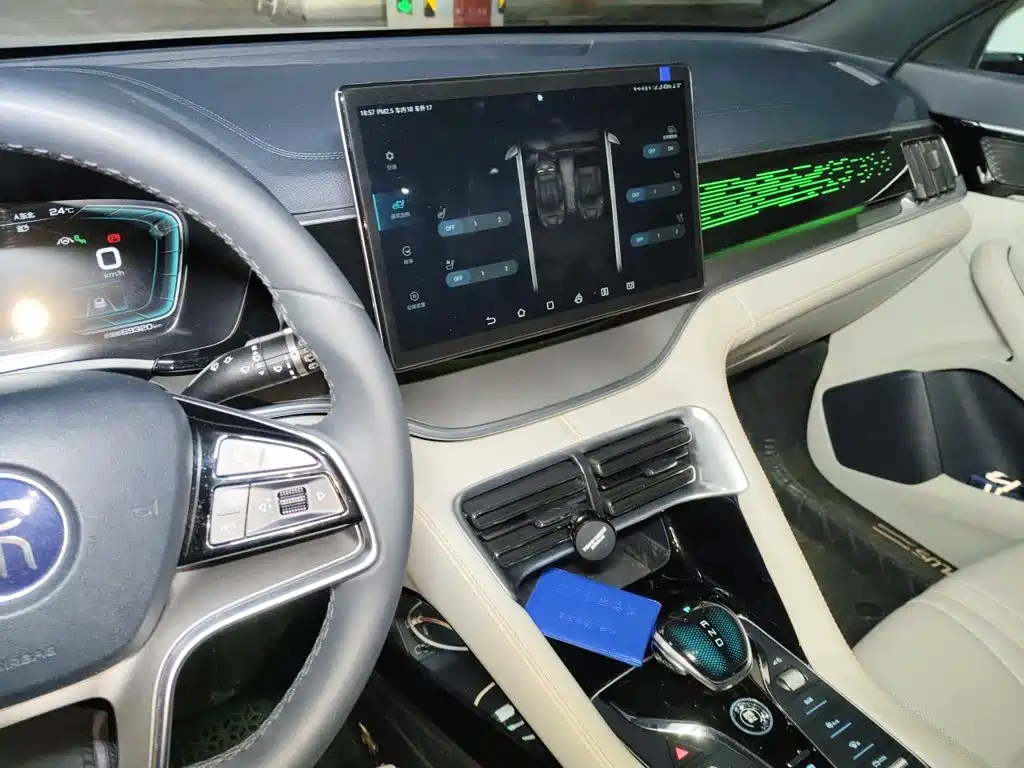 BYD PLUS New Energy — миниатюра 9