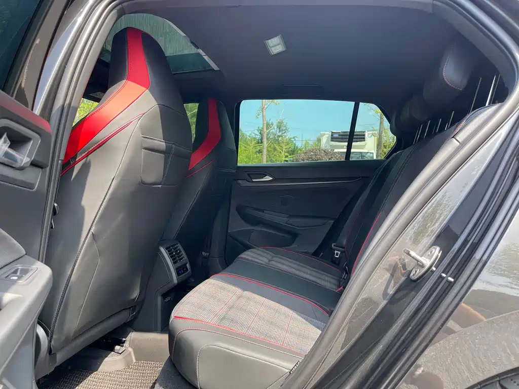 Volkswagen Golf GTI — миниатюра 6
